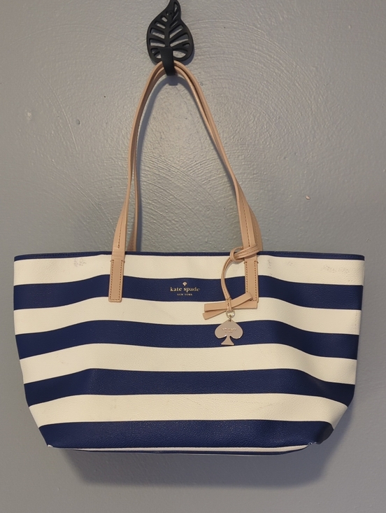 kate spade Handbags - Kate Spade New York Cow Leather Tote Bag White And Navy Stripe With Keychain